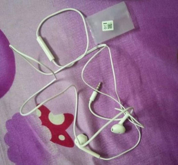 High bass wired in-ear phones with 3.5 mm jack and mic for all android, Color-White